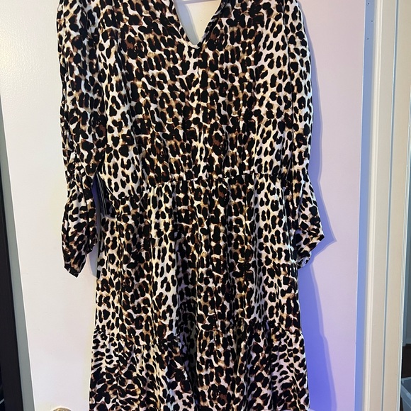 Scoop Scrunch Sleeve Printed Dress - Picture 2 of 4